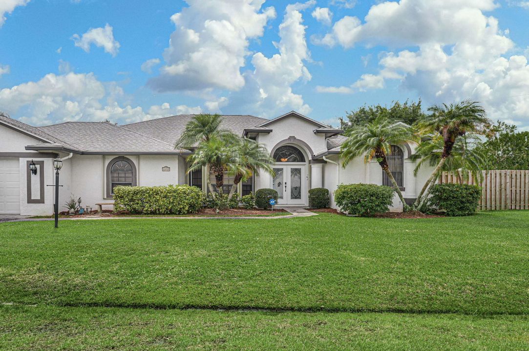 For Sale: $619,000 (3 beds, 2 baths, 2843 Square Feet)