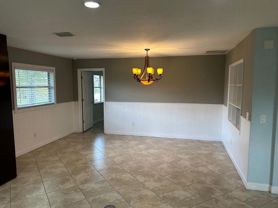 For Rent: $3,000 (4 beds, 2 baths, 2610 Square Feet)