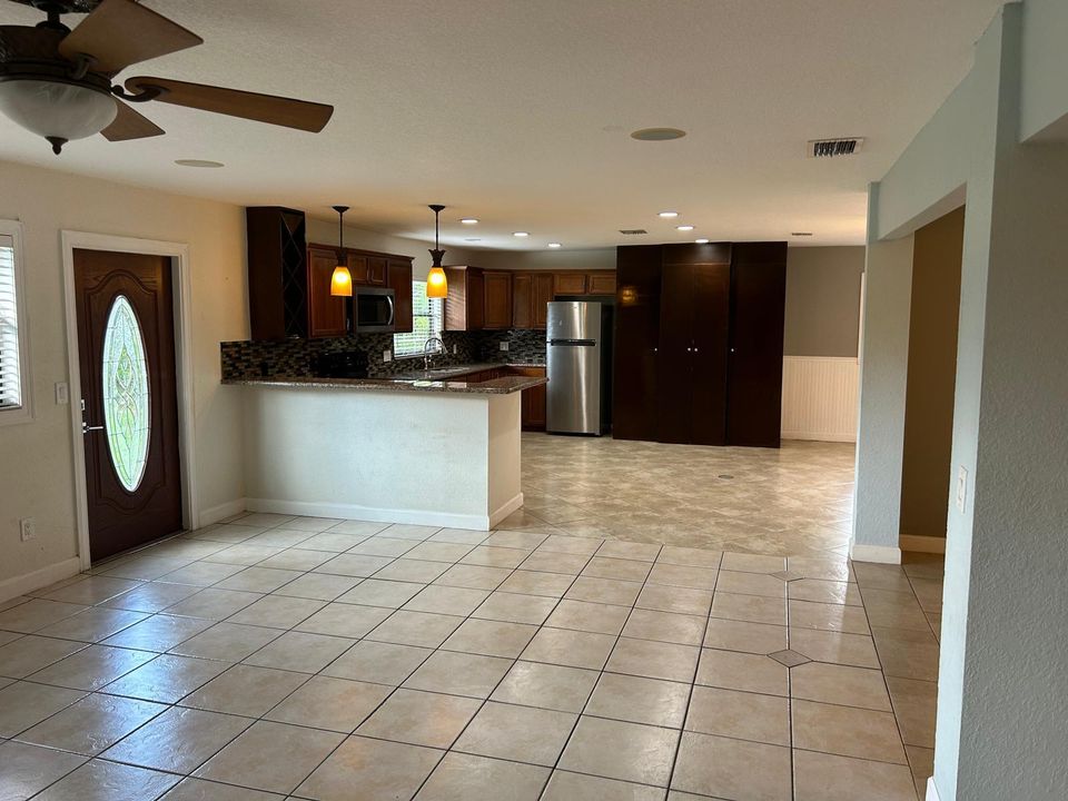 For Rent: $3,000 (4 beds, 2 baths, 2610 Square Feet)