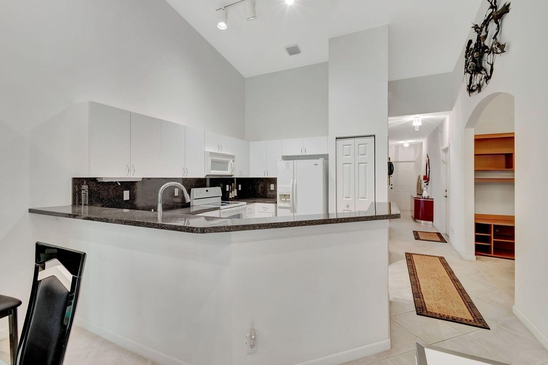 For Sale: $359,900 (2 beds, 2 baths, 1259 Square Feet)