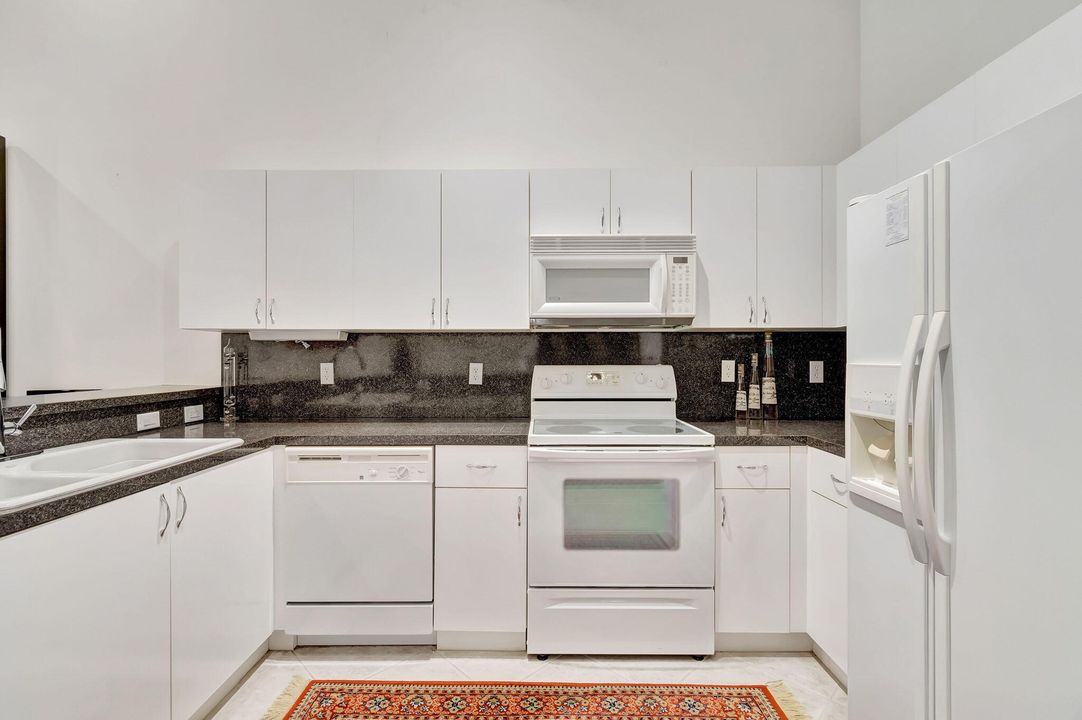 For Sale: $359,900 (2 beds, 2 baths, 1259 Square Feet)