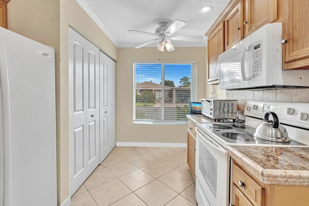 For Sale: $269,900 (2 beds, 2 baths, 1073 Square Feet)