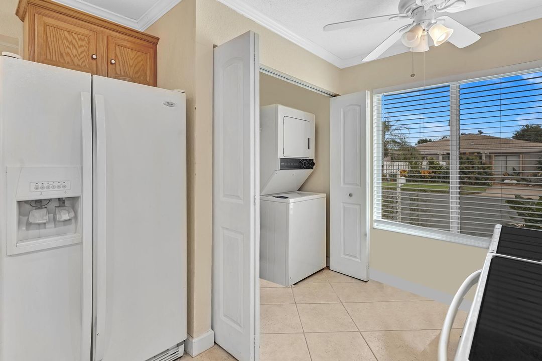 For Sale: $269,900 (2 beds, 2 baths, 1073 Square Feet)