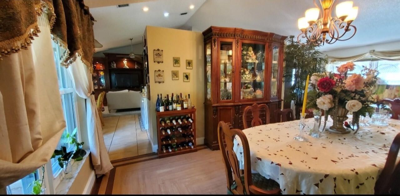 En Venta: $645,000 (4 camas, 2 baños, 2149 Pies cuadrados)