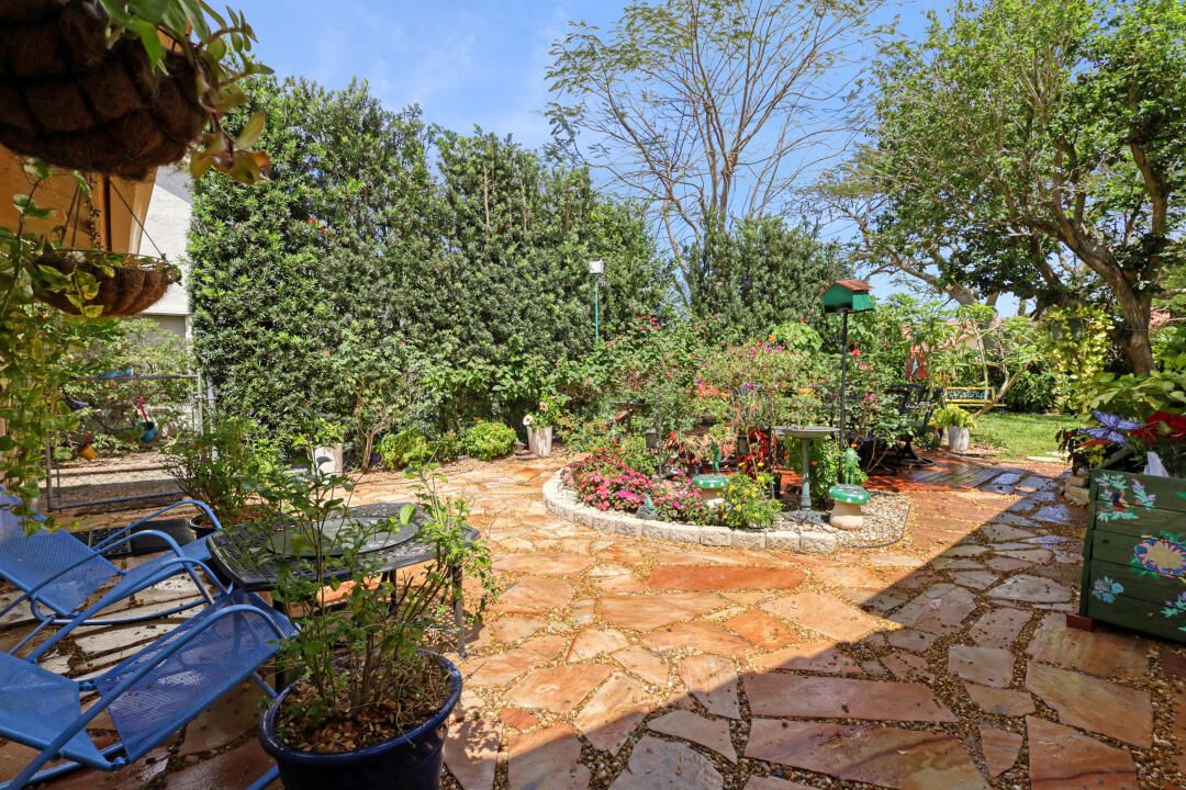 For Sale: $645,000 (4 beds, 2 baths, 2149 Square Feet)