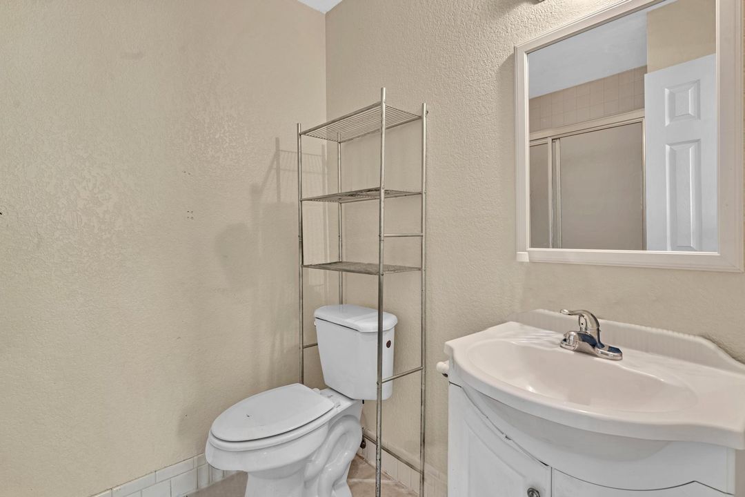 For Sale: $269,900 (2 beds, 2 baths, 1073 Square Feet)