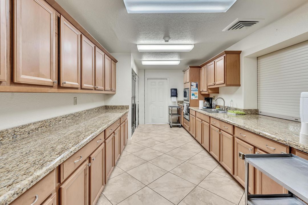 For Sale: $269,900 (2 beds, 2 baths, 1073 Square Feet)