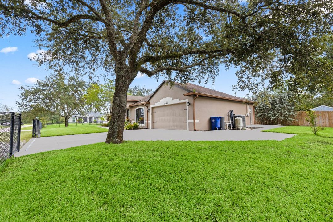 For Sale: $299,000 (3 beds, 2 baths, 1160 Square Feet)