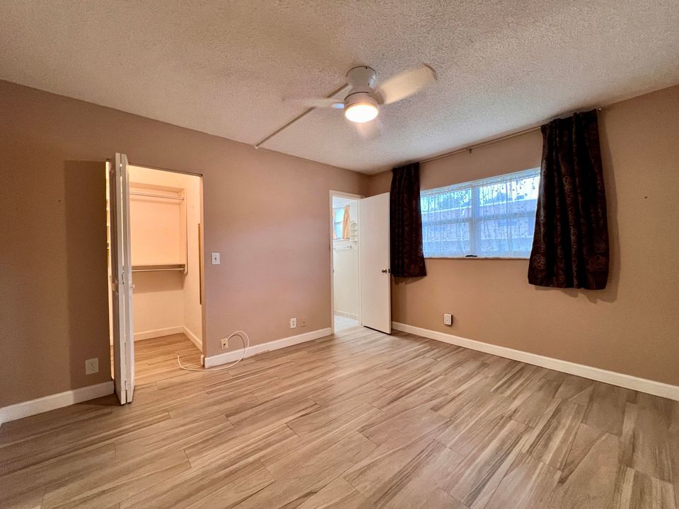 For Sale: $185,000 (2 beds, 2 baths, 924 Square Feet)