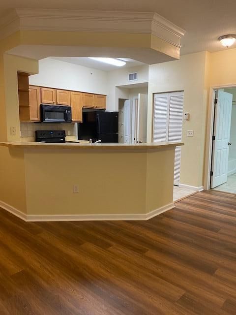 For Rent: $1,850 (1 beds, 1 baths, 820 Square Feet)