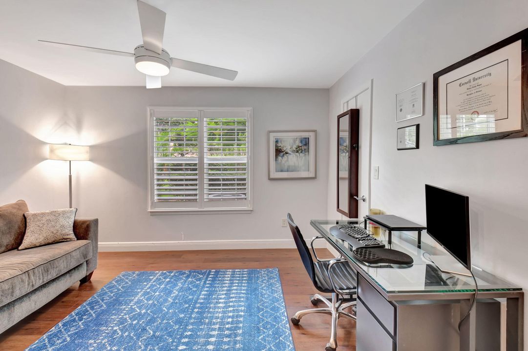 For Sale: $325,000 (2 beds, 2 baths, 948 Square Feet)