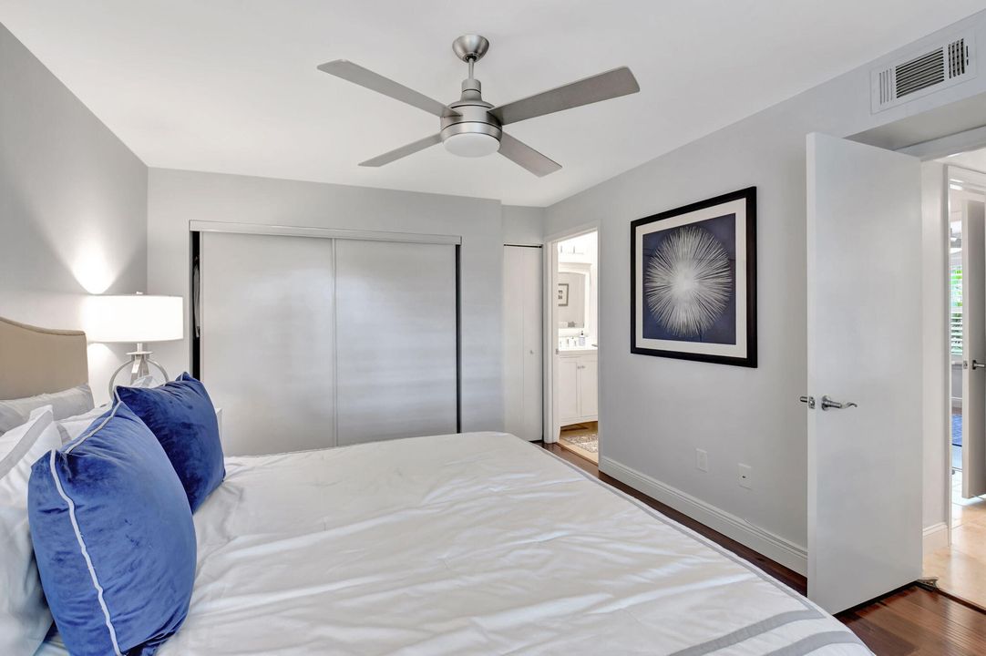 For Sale: $325,000 (2 beds, 2 baths, 948 Square Feet)