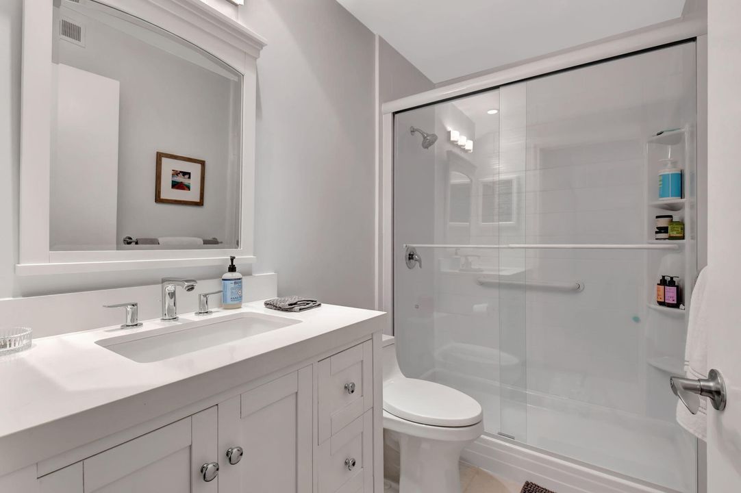 For Sale: $325,000 (2 beds, 2 baths, 948 Square Feet)