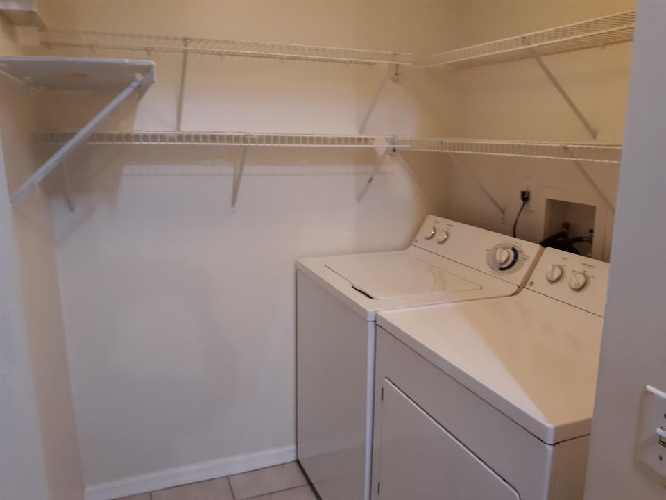 For Rent: $1,900 (1 beds, 1 baths, 793 Square Feet)