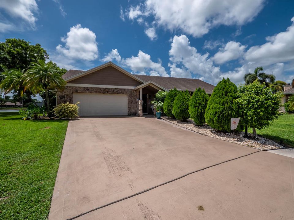 For Sale: $625,000 (3 beds, 2 baths, 1928 Square Feet)