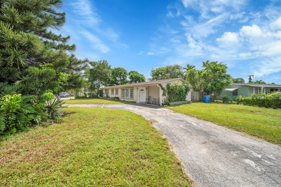 For Sale: $450,000 (4 beds, 2 baths, 1429 Square Feet)