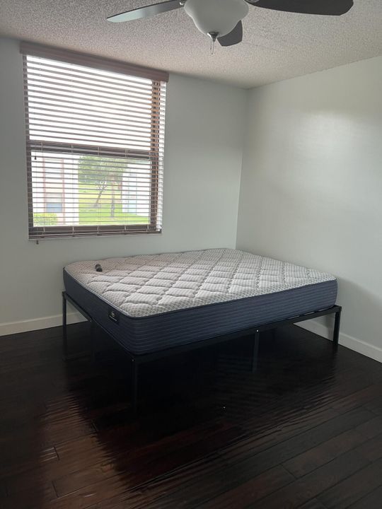 For Rent: $1,900 (2 beds, 2 baths, 1000 Square Feet)