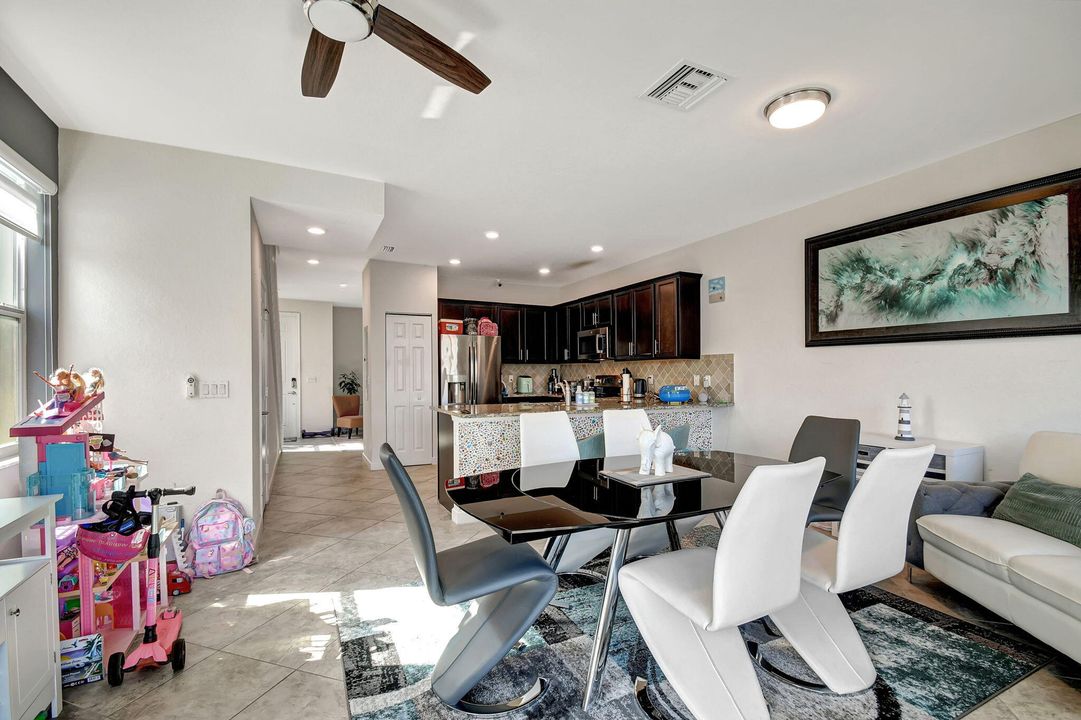 For Sale: $359,000 (2 beds, 2 baths, 1422 Square Feet)