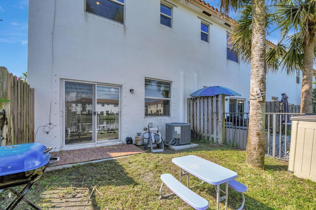 For Sale: $359,000 (2 beds, 2 baths, 1422 Square Feet)