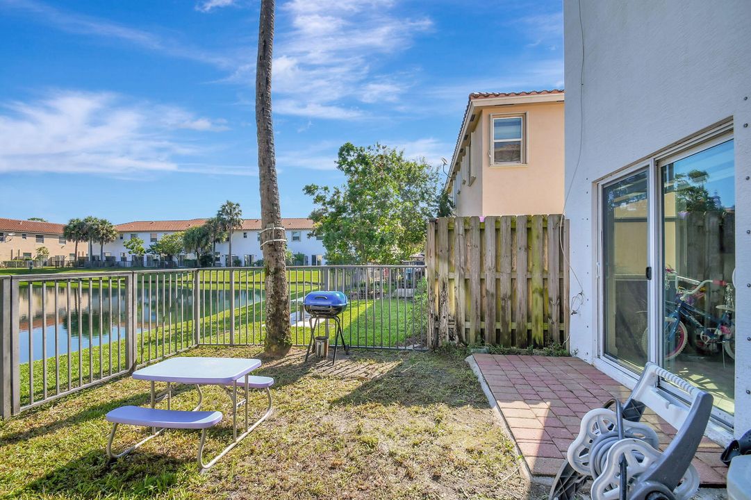 For Sale: $359,000 (2 beds, 2 baths, 1422 Square Feet)