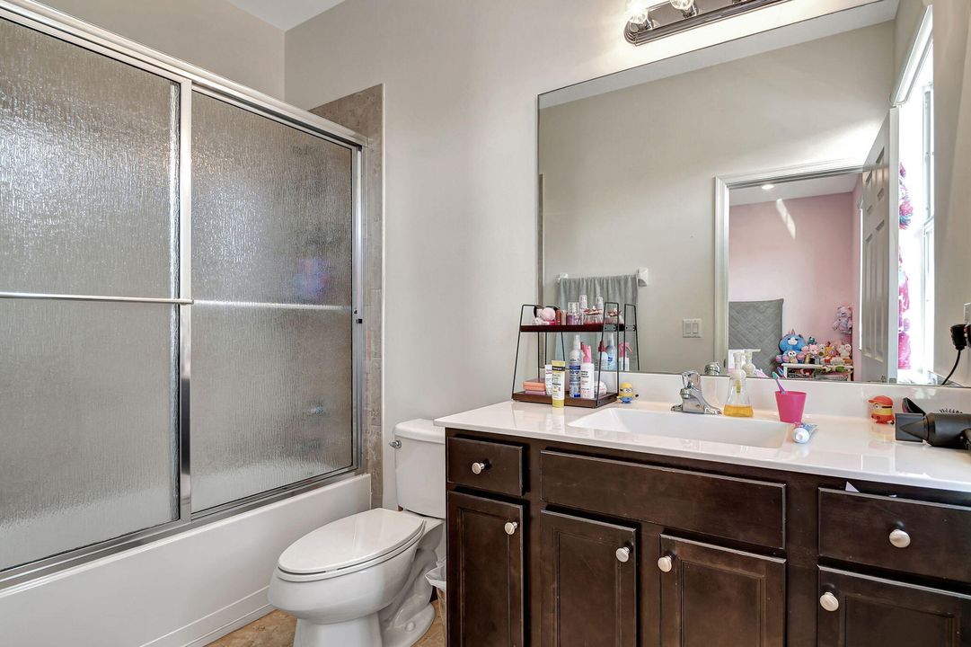 For Sale: $359,000 (2 beds, 2 baths, 1422 Square Feet)