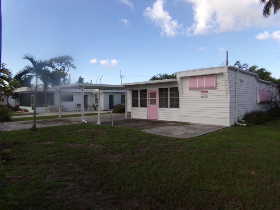 For Sale: $199,000 (2 beds, 2 baths, 1364 Square Feet)