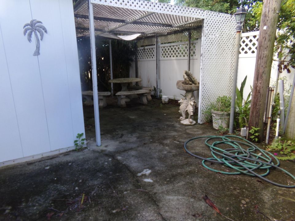 For Sale: $199,000 (2 beds, 2 baths, 1364 Square Feet)