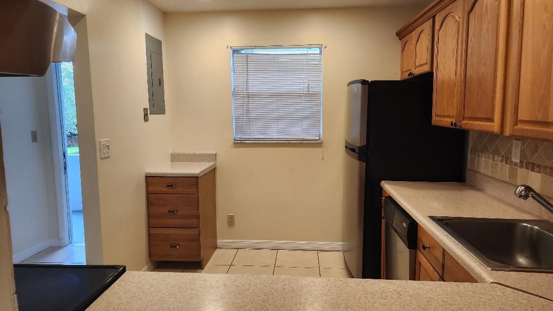 For Sale: $199,500 (2 beds, 2 baths, 924 Square Feet)