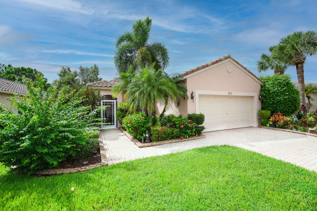 For Sale: $349,900 (2 beds, 2 baths, 1650 Square Feet)