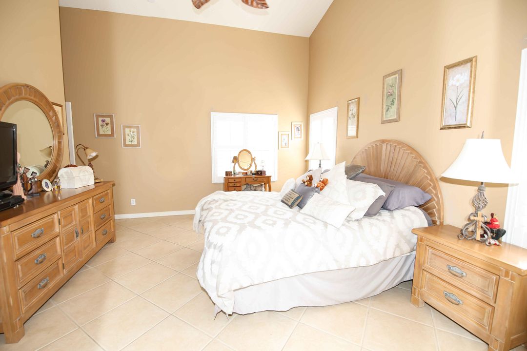 For Sale: $349,900 (2 beds, 2 baths, 1650 Square Feet)