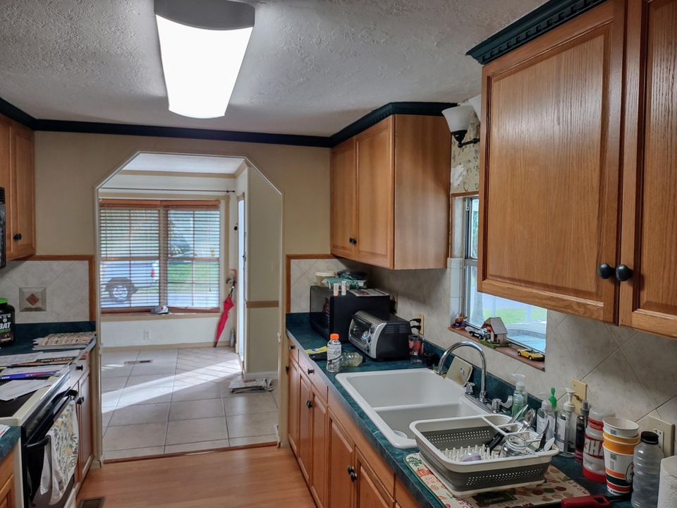 For Sale: $75,000 (2 beds, 2 baths, 1248 Square Feet)