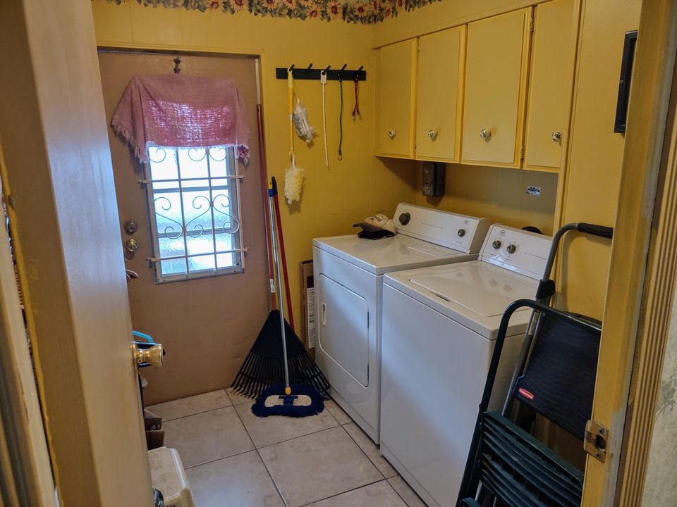 For Sale: $75,000 (2 beds, 2 baths, 1248 Square Feet)