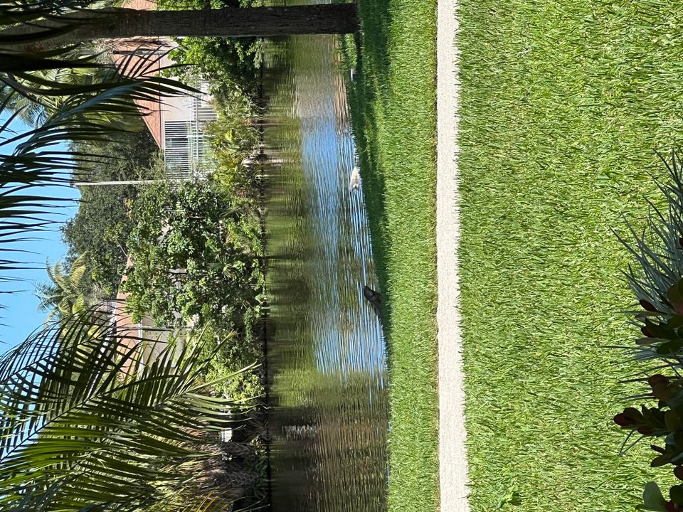 For Rent: $3,800 (1 beds, 1 baths, 724 Square Feet)