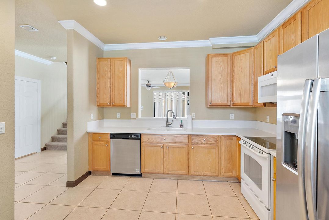 Active With Contract: $3,150 (3 beds, 2 baths, 1728 Square Feet)