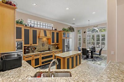 For Sale: $699,900 (3 beds, 2 baths, 2823 Square Feet)