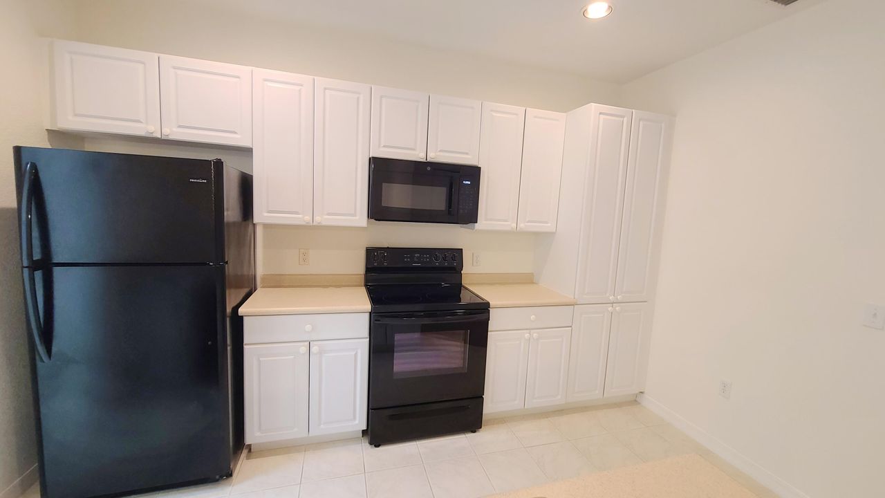 For Sale: $244,900 (2 beds, 2 baths, 1437 Square Feet)