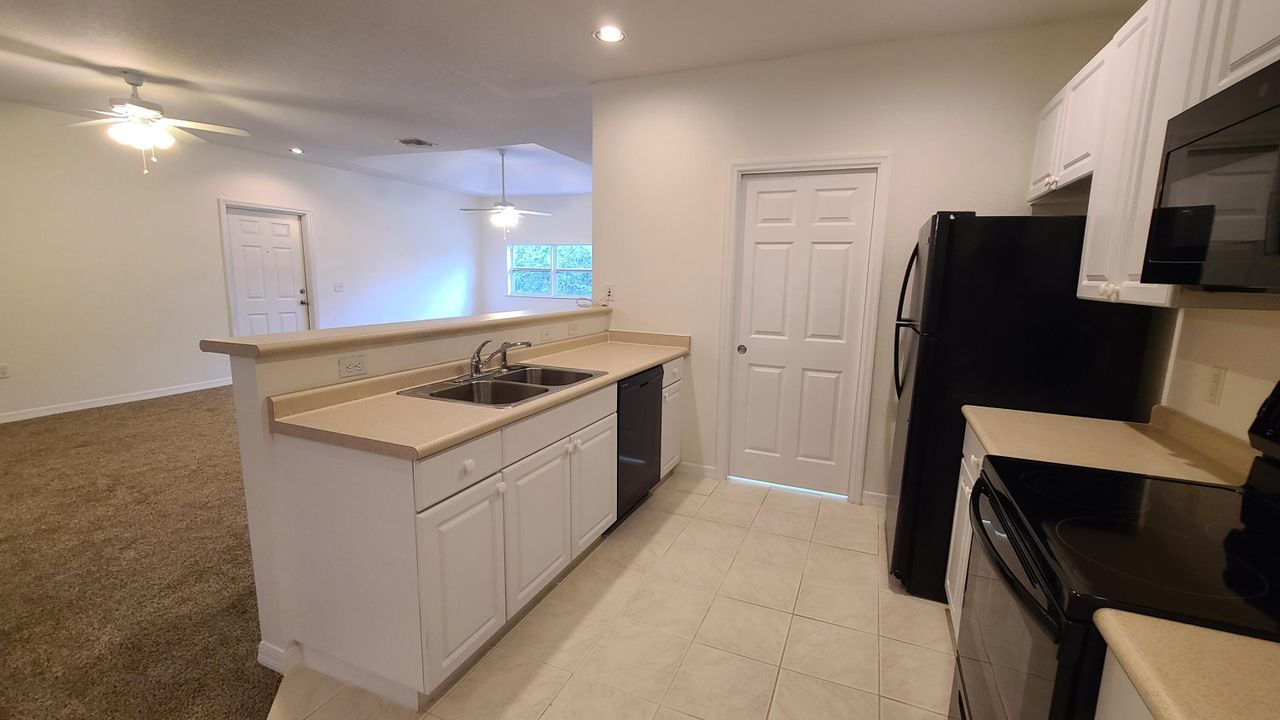 For Sale: $244,900 (2 beds, 2 baths, 1437 Square Feet)