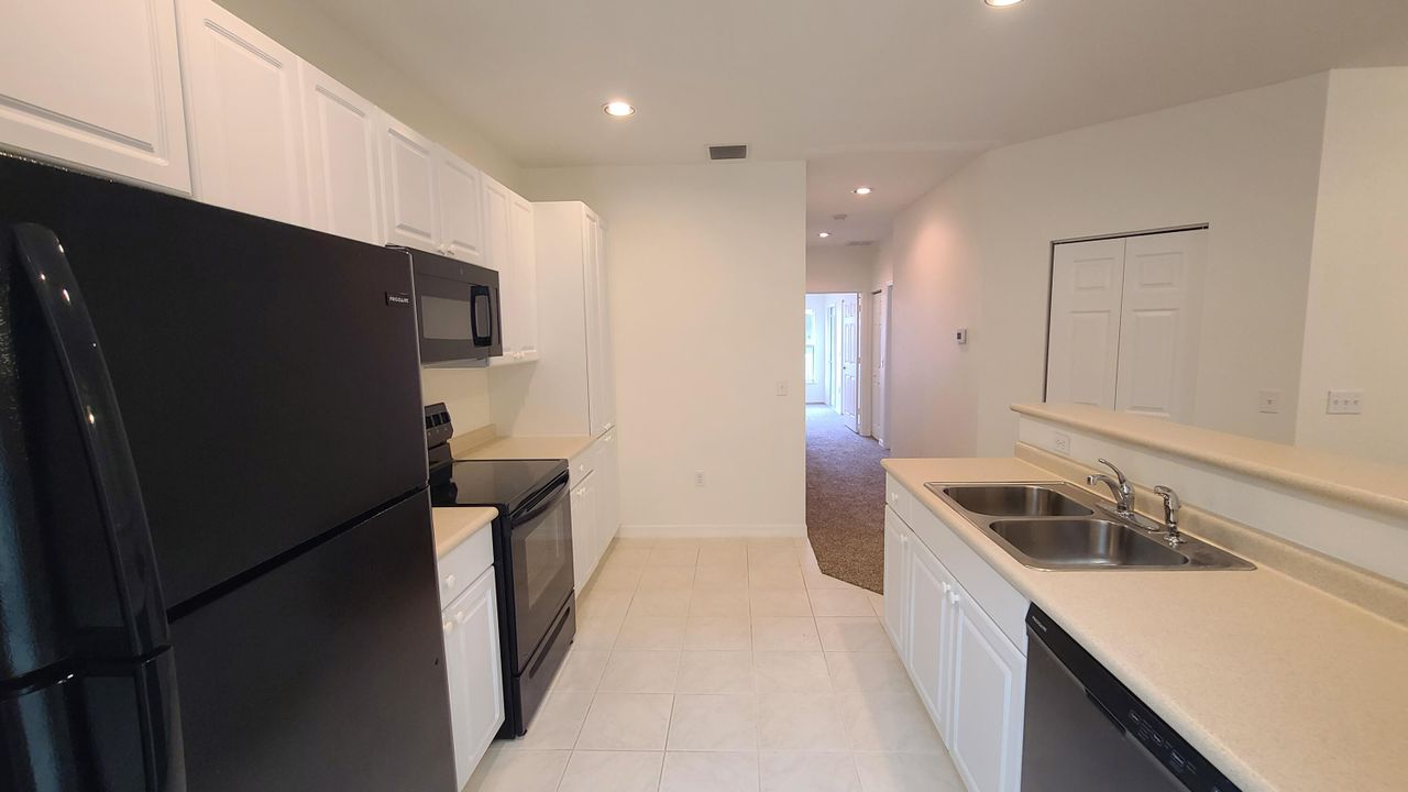 For Sale: $244,900 (2 beds, 2 baths, 1437 Square Feet)