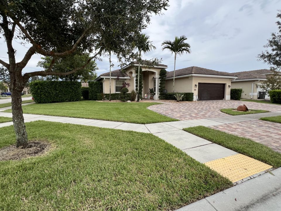 For Sale: $775,000 (4 beds, 2 baths, 2245 Square Feet)