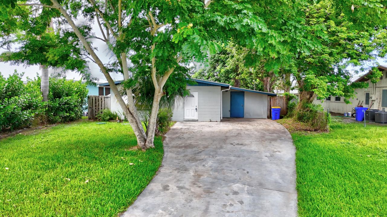 For Sale: $350,000 (3 beds, 2 baths, 1276 Square Feet)