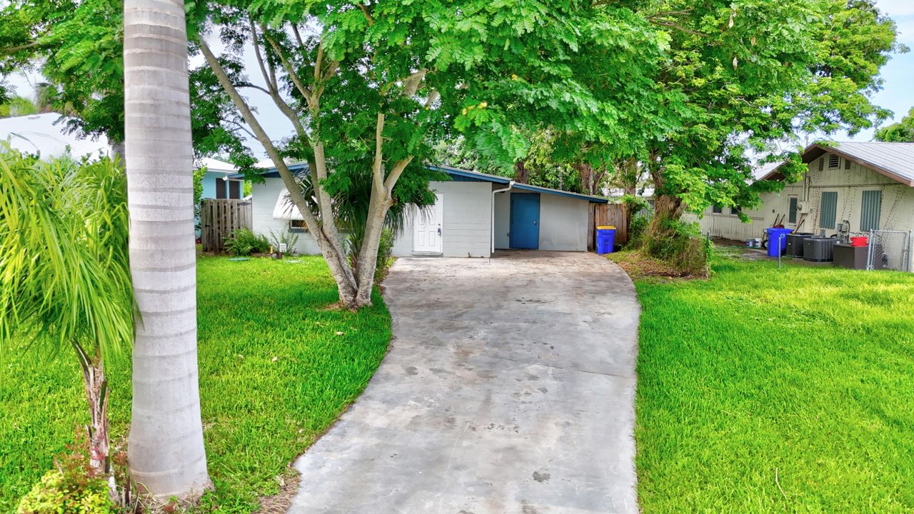 For Sale: $350,000 (3 beds, 2 baths, 1276 Square Feet)