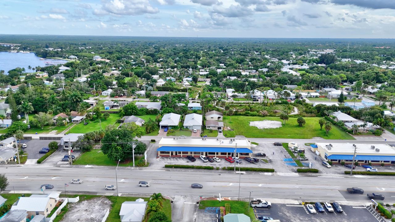 For Sale: $350,000 (3 beds, 2 baths, 1276 Square Feet)