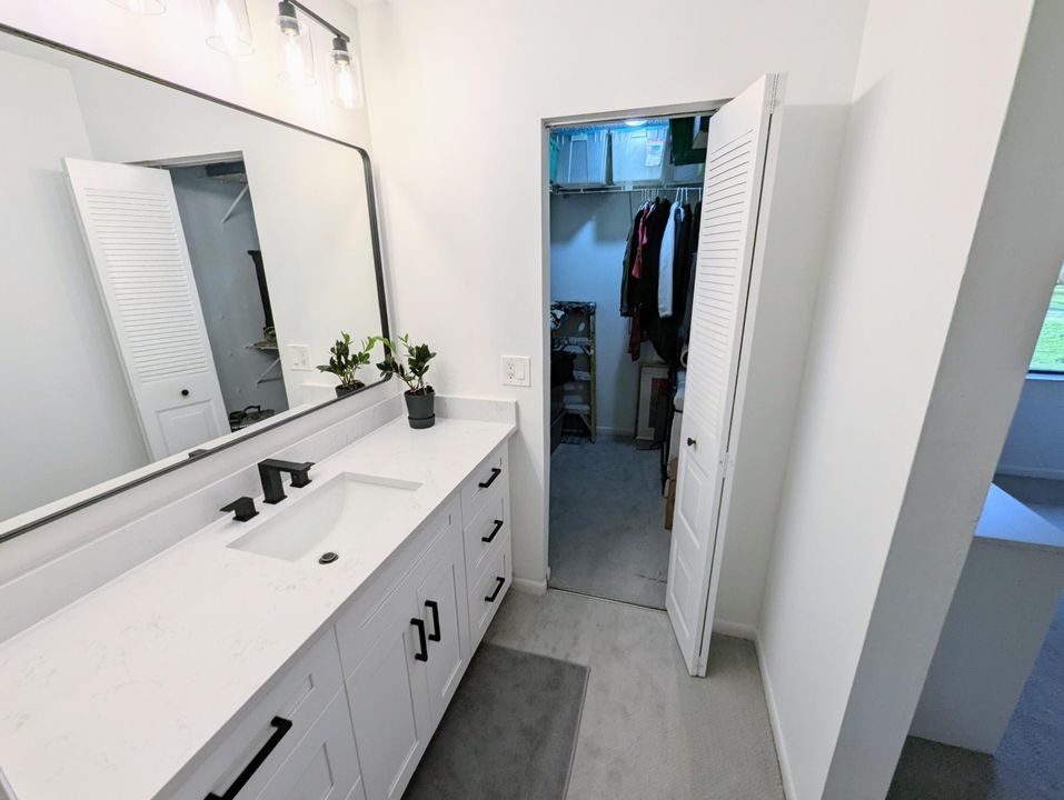 For Sale: $295,000 (2 beds, 2 baths, 1426 Square Feet)