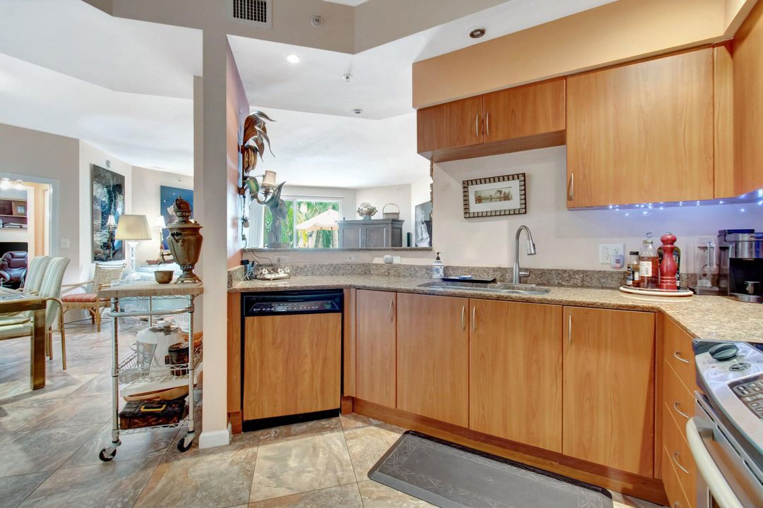 For Sale: $310,000 (2 beds, 2 baths, 1350 Square Feet)