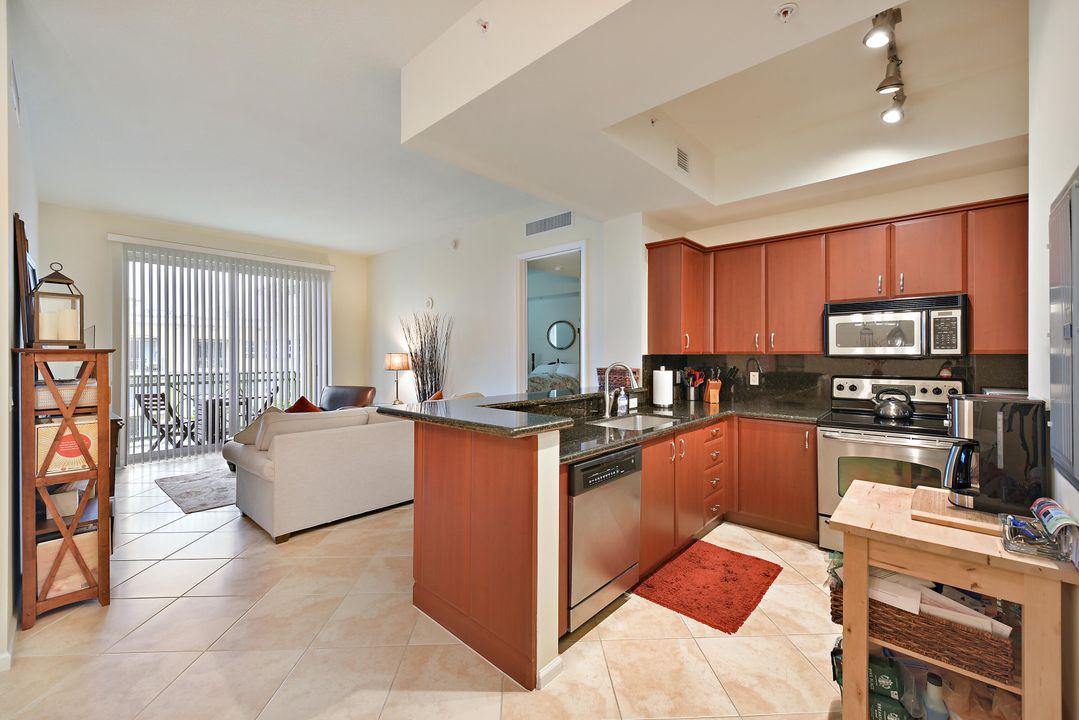 For Sale: $585,000 (2 beds, 2 baths, 1171 Square Feet)