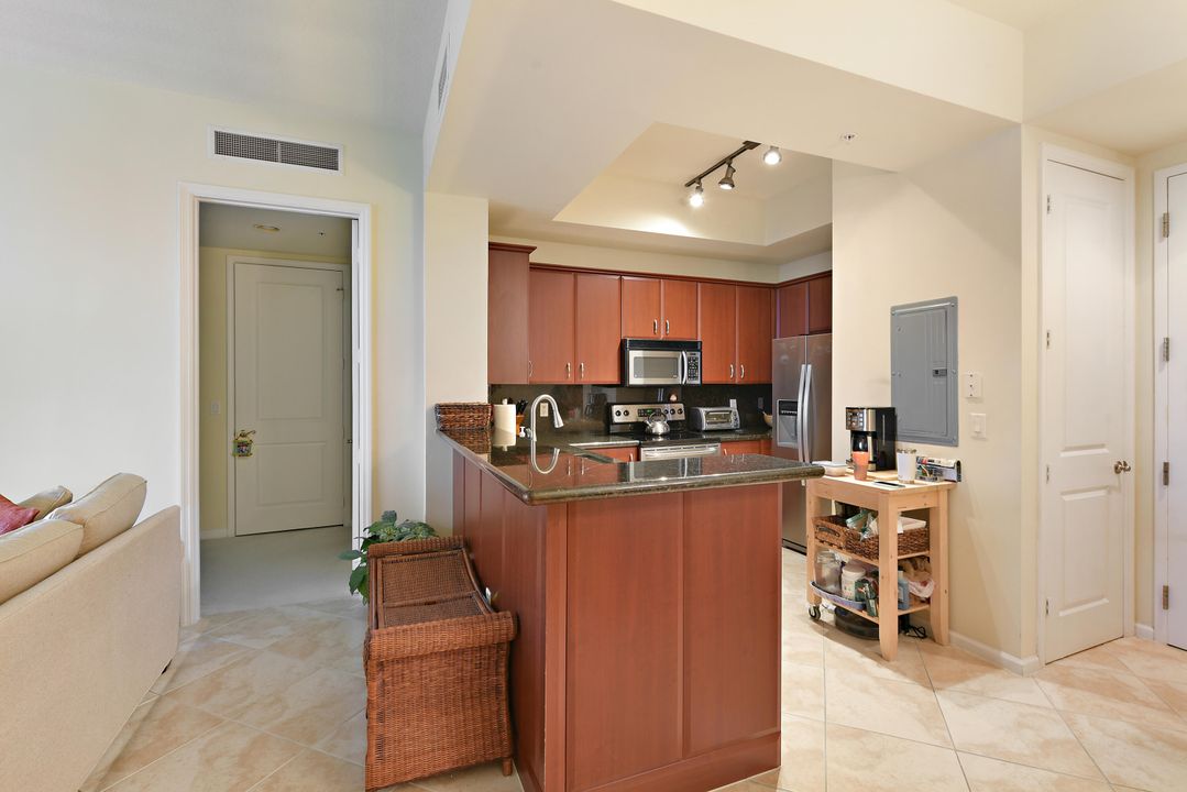 For Sale: $585,000 (2 beds, 2 baths, 1171 Square Feet)