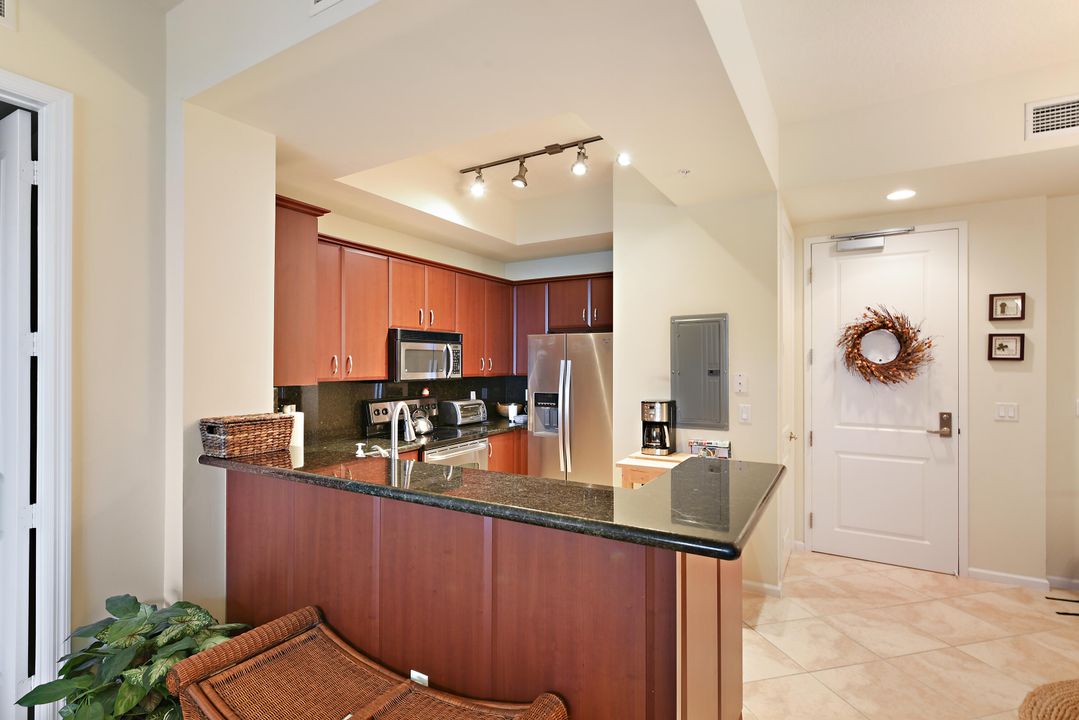 For Sale: $585,000 (2 beds, 2 baths, 1171 Square Feet)