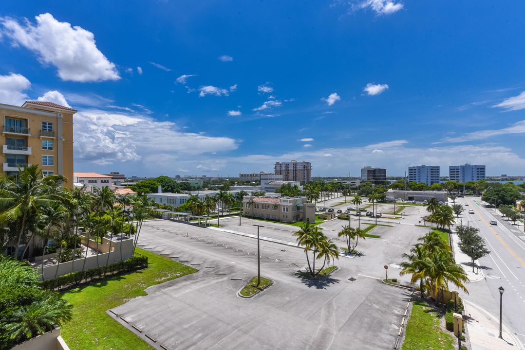 For Sale: $585,000 (2 beds, 2 baths, 1171 Square Feet)