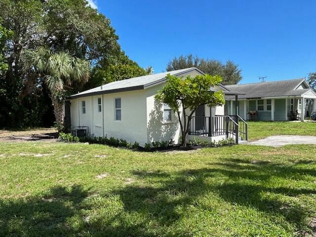 For Sale: $269,900 (3 beds, 2 baths, 756 Square Feet)