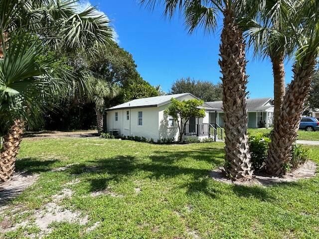 For Sale: $269,900 (3 beds, 2 baths, 756 Square Feet)